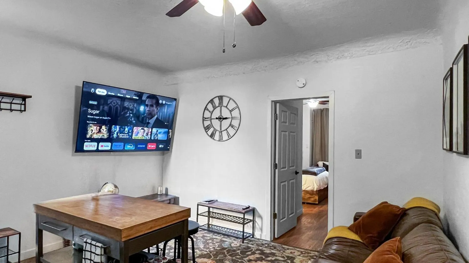 Cozy 2 Bedroom + 2 Bathroom Toronto