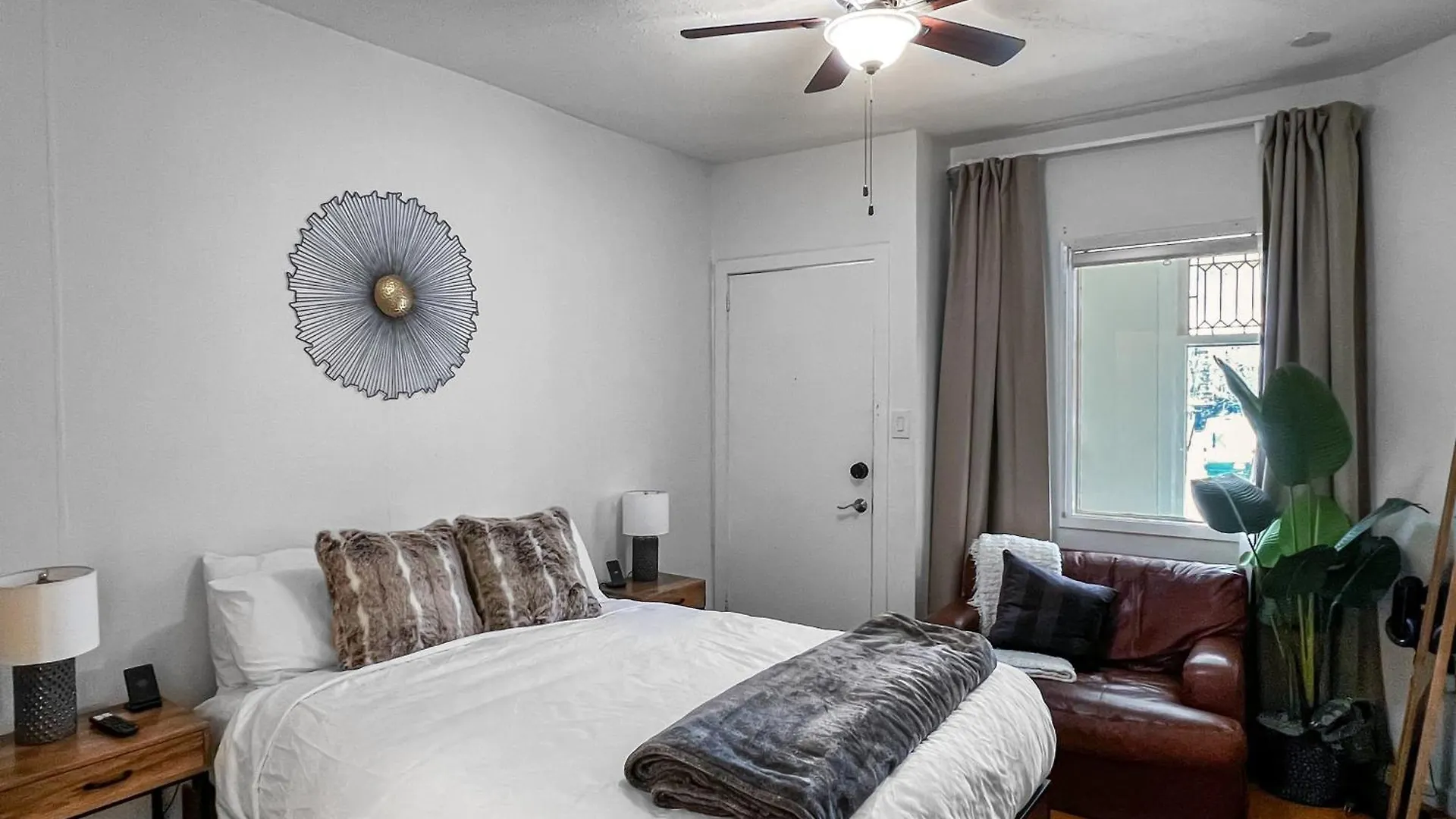 Apartment Cozy 2 Bedroom + 2 Bathroom Toronto Canada